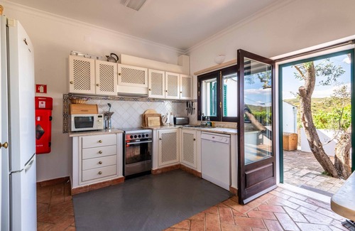 Corte Vidreiro Villa | Villa Eiras Altas by Portucasa