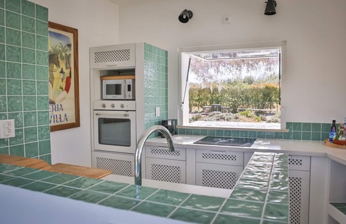 Malhadinhas Villa | vila by the beach with pool