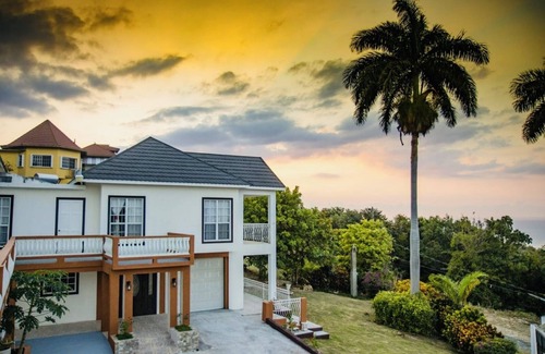 IronShore Estates Cottage | Vila Solstice Montego Bay. Spectacular sunsets, ocean view.