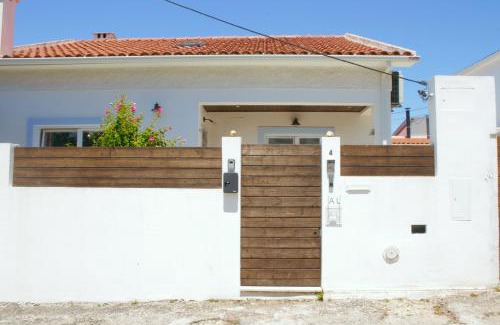 Charneca de Caparica e Sobreda House | Vila Vale Guest House - Surf & Yoga