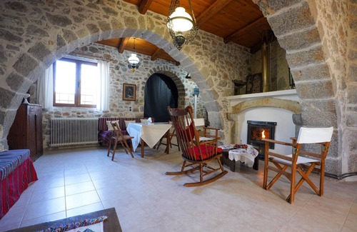 Marmaketon House | Vilaeti 1871 House - Cozy Winter Getaway