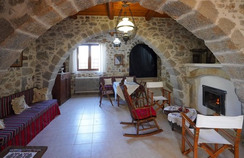 Marmaketon House | Vilaeti 1871 House - Cozy Winter Getaway