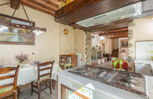 Castiglione di Garfagnana Villa | Villa Casale Le Selve Large Private Pool, WiFi