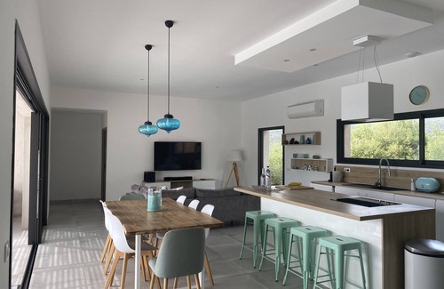 Cirendinu House | Villa, 10 persons, with swimming pool near the sea: casa di arasu