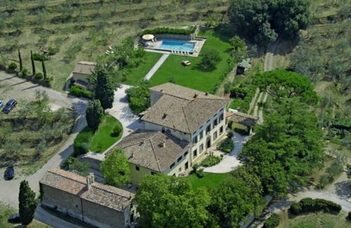 Loro Ciuffenna Villa | Villa ∙ 12 bedrooms ∙ 30 guests
