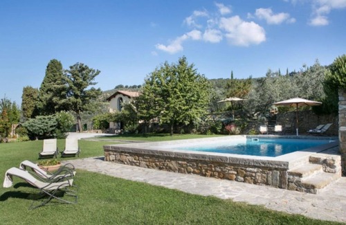 Loro Ciuffenna Villa | Villa ∙ 12 bedrooms ∙ 30 guests