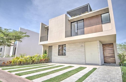 La Cruz de Huanacaxtle House | Villa 12T: Private Heated Pool & Beach Club Access