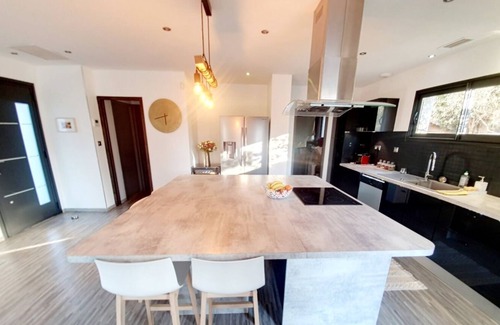 Saint-Jean-de-Vedas Villa | Villa 140m2 15 minutes from beaches and downtown Montpellier