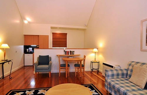 Pokolbin Villa | Villa 1br Merlot Villa located within Cypress Lakes Resort