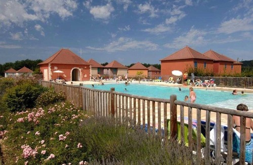 Prayssac Villa | Villa 3 étoiles - Piscine - eeidhb