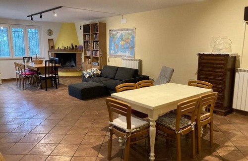 Moscufo Bed & Breakfast | Villa 3 bedrooms two bathrooms large living room with Full-optional kitchen and BBQ
