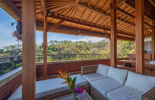 Temukus Villa | Villa(3BR) in the Sing Sing hills! Free Breakfast!