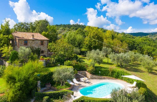 Montegabbione Villa | Villa ∙ 4 bedrooms ∙ 9 guests