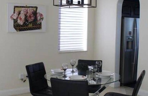 Miami Lakes Villa | Villa ∙ 4 bedrooms ∙ 10 guests