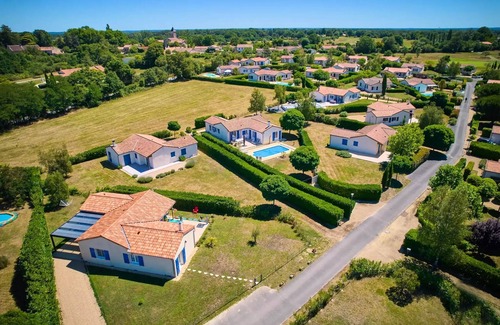 Vasles Villa | Villa 4 pers. unabhängig, 2 Bäder, privates Schwimmbad 4 Personen