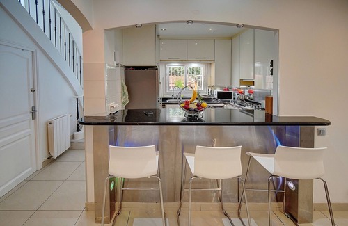 California - Pezou Villa | VILLA, 5 CHAMBRES AVEC PISCINE 4 PARKINGS V5B010
