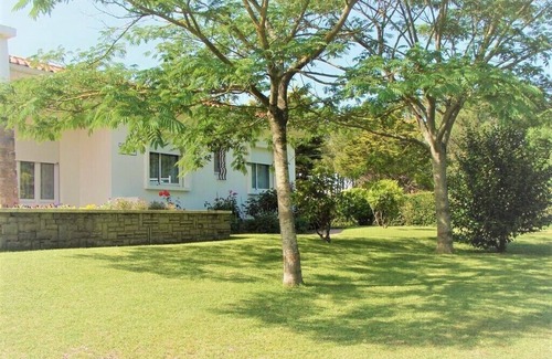 Anglet Villa | Villa 5 minutes walk from the beaches, heated pools, near pine forest.