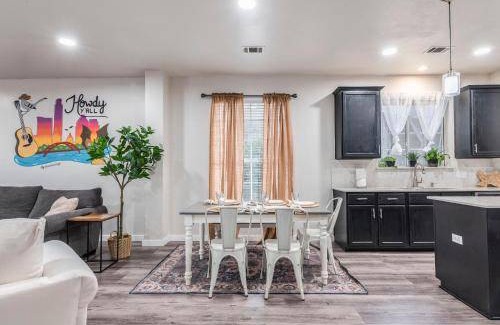 Pflugerville Villa | Villa ∙ 5 bedrooms ∙ 12 guests