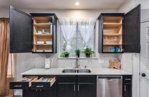 Pflugerville Villa | Villa ∙ 5 bedrooms ∙ 12 guests