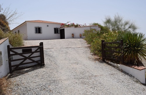 Canillas de Aceituno Villa | Villa (6 + 2) privacy, good access, near the S. Tejada N. P., 20 min from sea