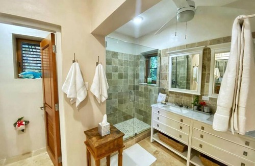 Other Islands Villa | Villa ∙ 7 bedrooms ∙ 14 guests