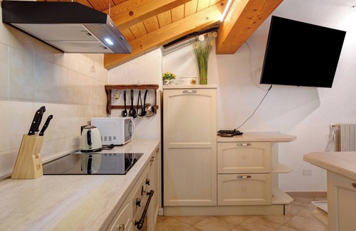 Poyaz Villa | Villa 'A 30 Minuti Da Courmayeur' with Mountain View, Terrace and Wi-Fi