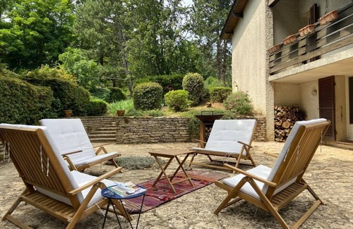 Givry House | Villa above vineyards with swimming pool