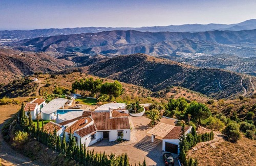 Canillas de Aceituno Villa | Villa Adaline - Five Bedroom Villa, Sleeps 10