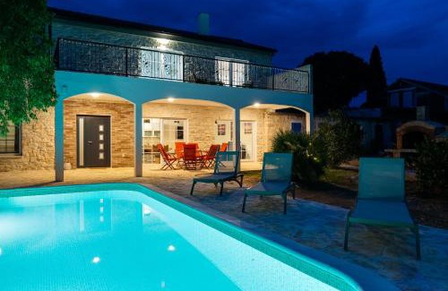 Rastevic Villa | Villa Agape - heated pool