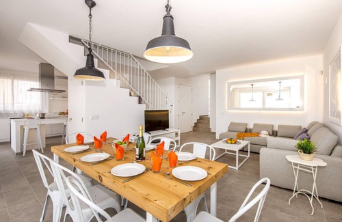 Los Delfines Villa | Villa Aguamarina by Villa Plus