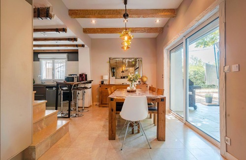 Grand Sud Villa | Villa 'Aix En Provence' with Private Terrace, Wi-Fi and Air Conditioning