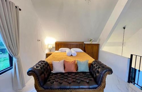 Karanganyar House | Villa Al-Fatih Karangpandan