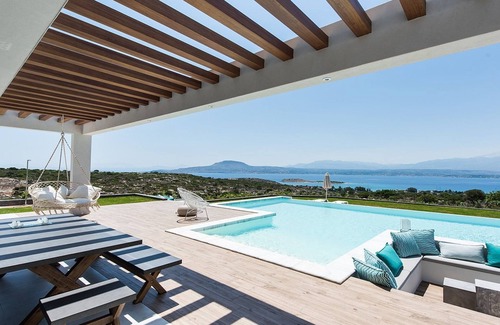 Akrotiri Villa | Villa Alas