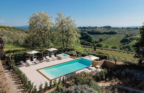 Tavarnelle Val di Pesa Apartment | Villa Albizia: A characteristic and welcoming four-story apartment that is part of a villa surrounded by the greenery, with Free WI-FI.