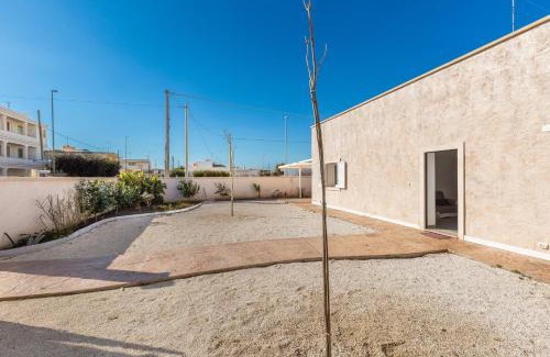 Torre Lapillo House | Villa Alba e Tramonto by BarbarHouse