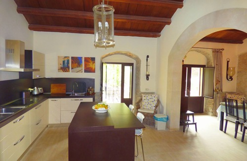 Chiaramonte Gulfi Villa | Villa Albero Limone Luxury 3 bedroom 4 bathooms farmhouse private pool and wif