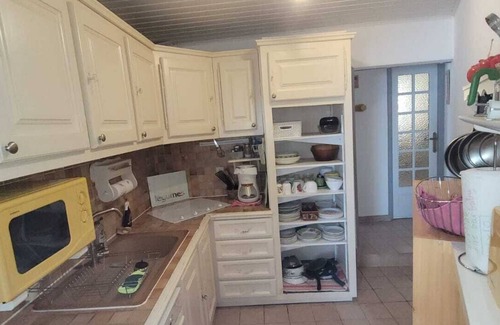Saint-Pierre-la-Mer Villa | Villa, all mod cons, enclosed with seaside view