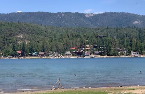 Mariposa Villa | Villa Alta Vista at Yosemite- Stunning Views and Game Room