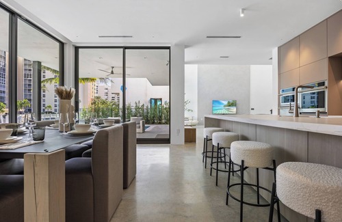 Pompano Beach House | Villa Alumino: Spacious 5-bedroom + pool