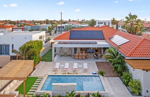 Esmeralda House | Villa Amara - Lux Stay Near Arashi Beach by Lucha