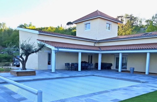 Bully House | Villa ambre in Bully between Lyon & Beaujolais