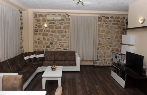Skaljari Apartment | Villa Andrea-Three Bedroom Apartment