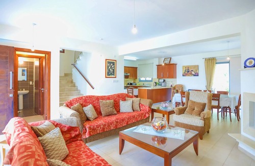 Lara Villa | Villa Angelena in Fasli