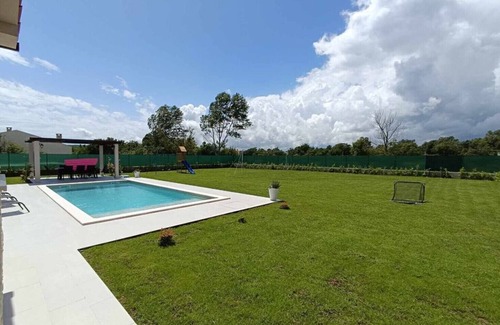 Kapelica Villa | Villa Animo