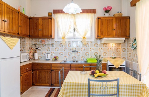 Ano Vasilikos House | Villa Anna - 3 bedroom apartment 1st floor