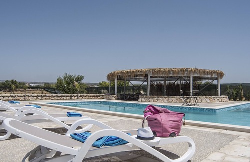 Scicli Villa | VILLA ANTICA AIA R. WITH POOL A/C 5 ROOM WITH BATHROOM AND WIFI FREE IN SCICLI