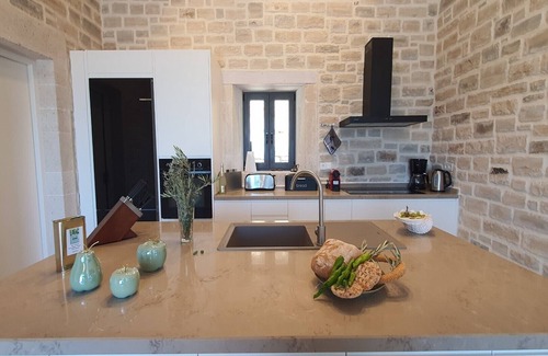 Monopari Villa | Villa Aphrodite, beautiful views, heated infinity pool, privacy!