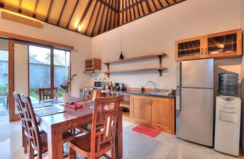 Kedewatan Villa | Villa Aprikot Ubud