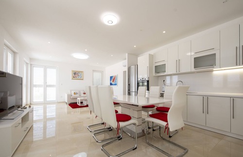 Vranjic House | Villa Aquero/Private Pool/5BDR Villa/For Families/Backyard/Parking