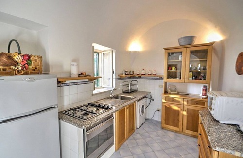 Pogerola House | Villa Arcangela A: A characteristic and welcoming independent house located on a hillside, facing the sea, with Free WI-FI.